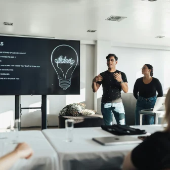 How to Choose a Video Bar vs Camera for Meeting Rooms in India